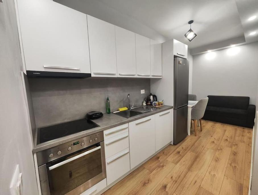 Starlight Downtown Apartment Tirana Exterior foto